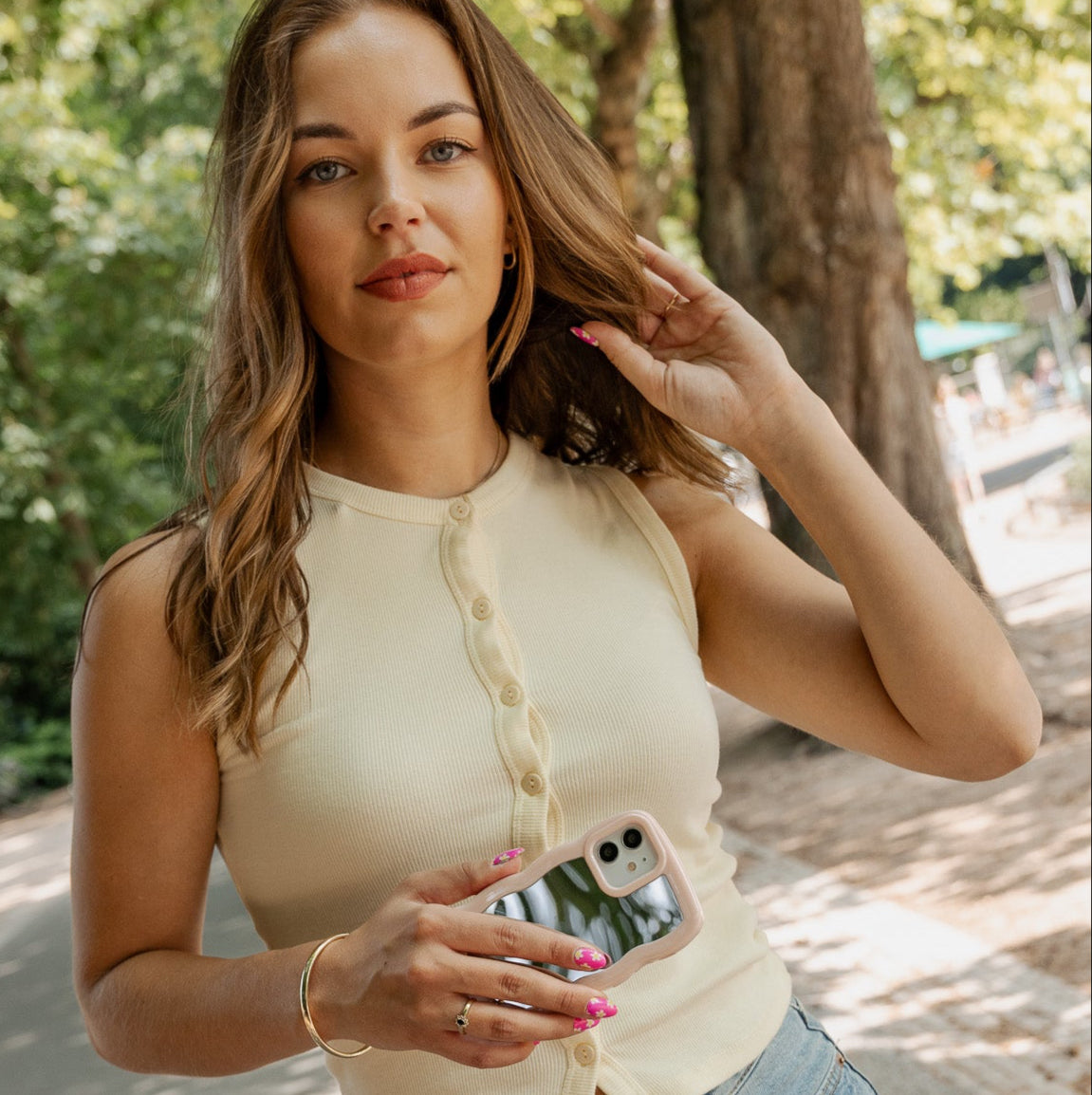 Roze Wavy Mirror Hoesje – Golvend spiegelhoesje met glansfinish