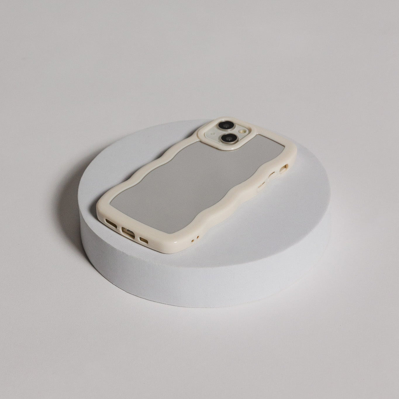 wavy mirror case beige