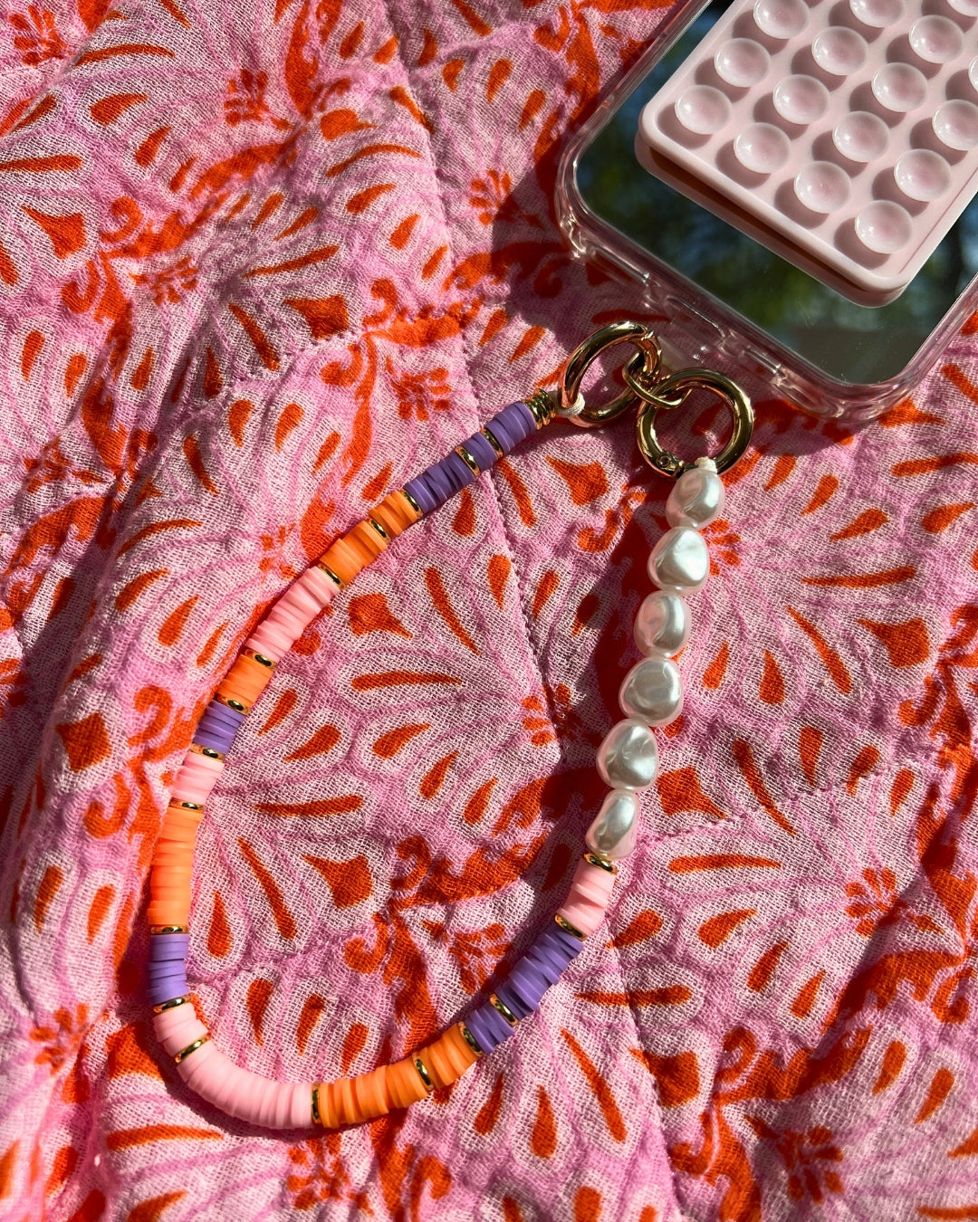 phone strap Emily in Paris